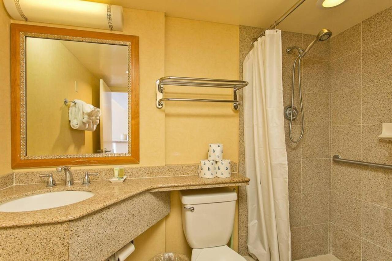 Ilikai Apt 308 - Spacious Studio With Stunning Ocean & Harbor Views Honolulu Esterno foto