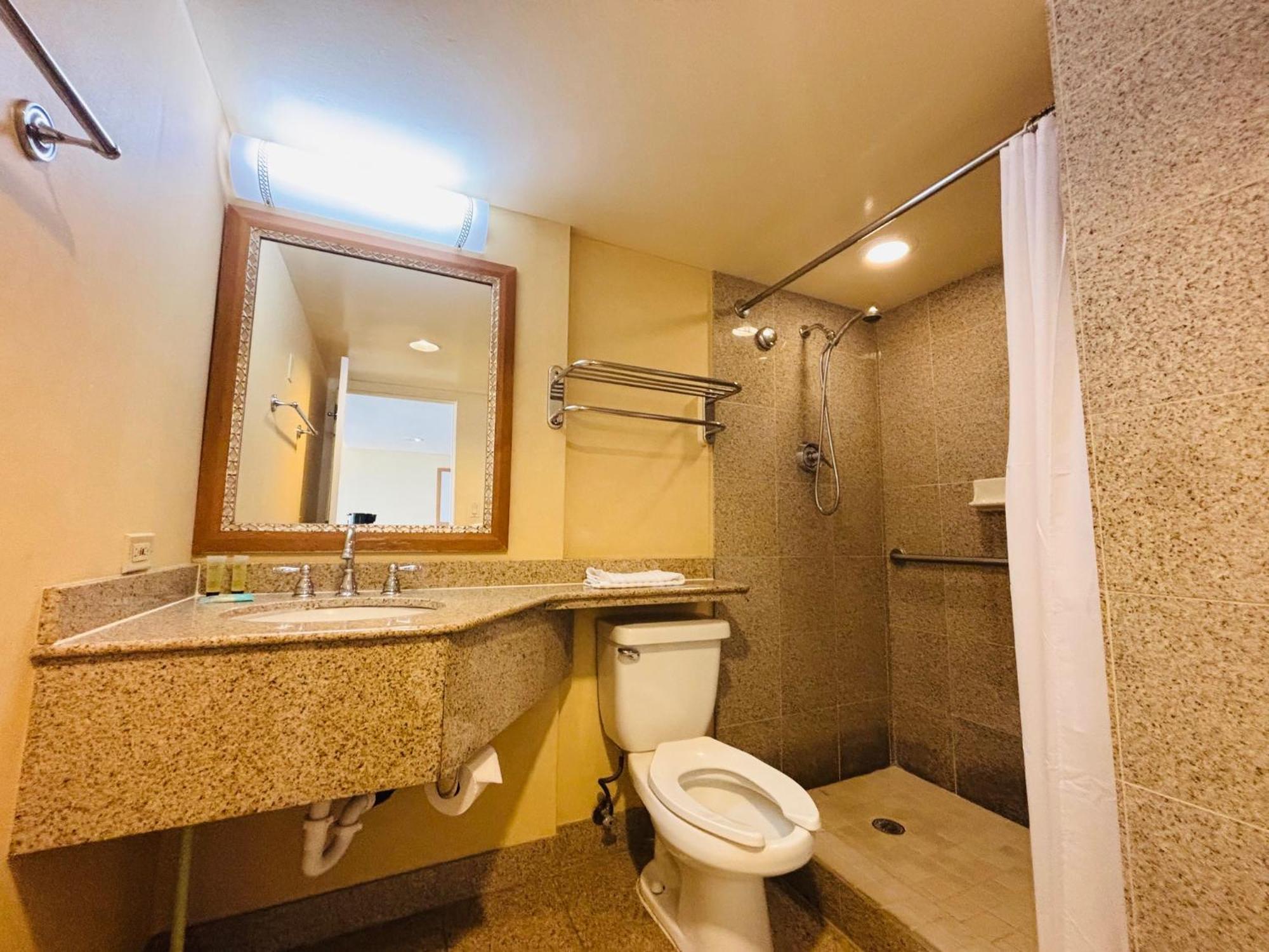 Ilikai Apt 308 - Spacious Studio With Stunning Ocean & Harbor Views Honolulu Esterno foto